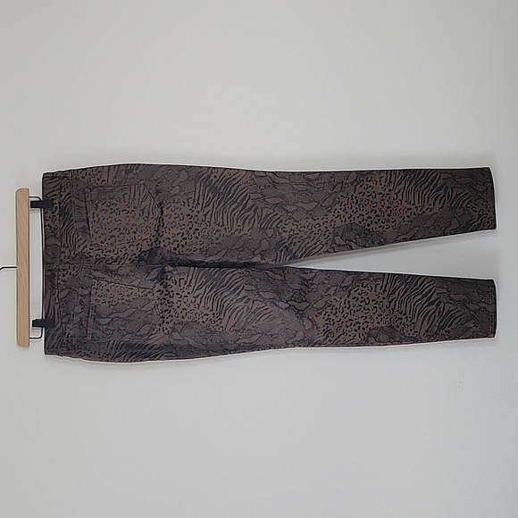 Chico's Brown Coated Animal Snakeskin Print Jeggings Size 8 - Picture 5 of 10